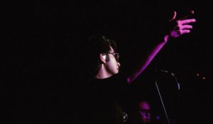 Luis Aguirre explora géneros y sentimientos en su debut discográfico.