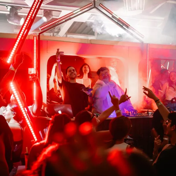 “Noche de Vibras” rinde tributo a la identidad musical venezolana con la fiesta temática «+58»