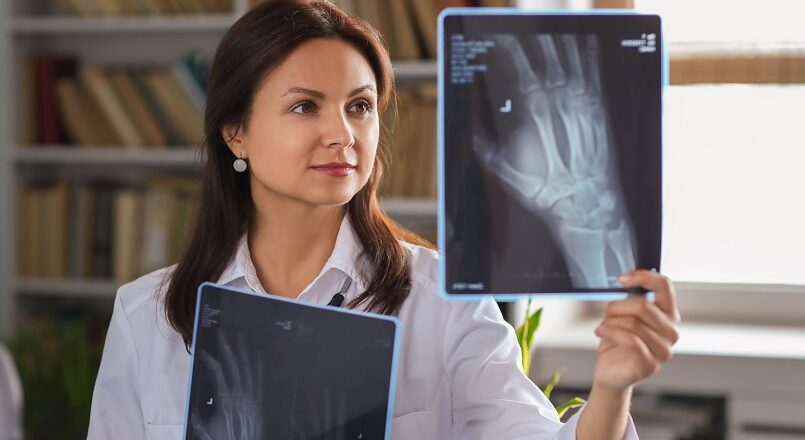 Tomar leche ayuda a disminuir los riesgos de sufrir osteoporosis