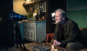 BAGHEAD: EL PODER DE UNA OSCURA VERDAD ENMASCARADA