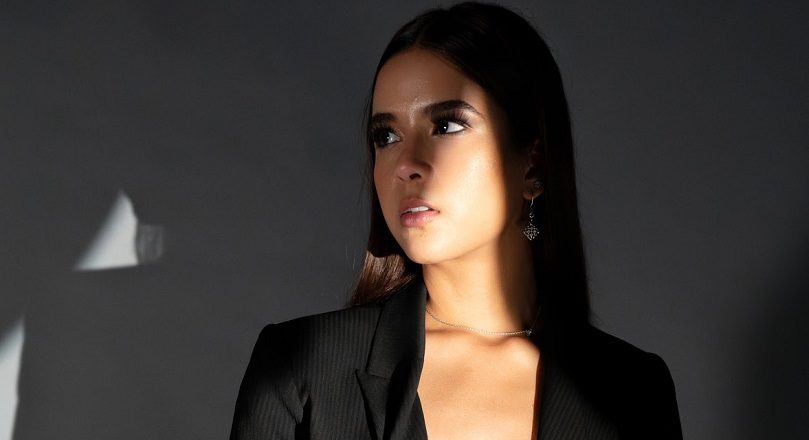 El debut como solista de Penélope Santacruz con «Me Enamoro»
