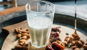 Consumir leche ayuda a prevenir la osteoporosis