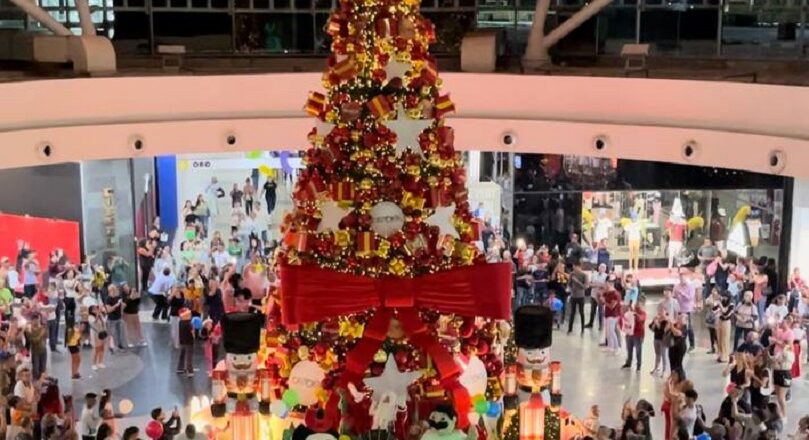 Orinokia Mall enciende su tradicional árbol de navidad