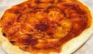 Disfruta de la mejor pizza de salchichas en su día con FrescariniTM