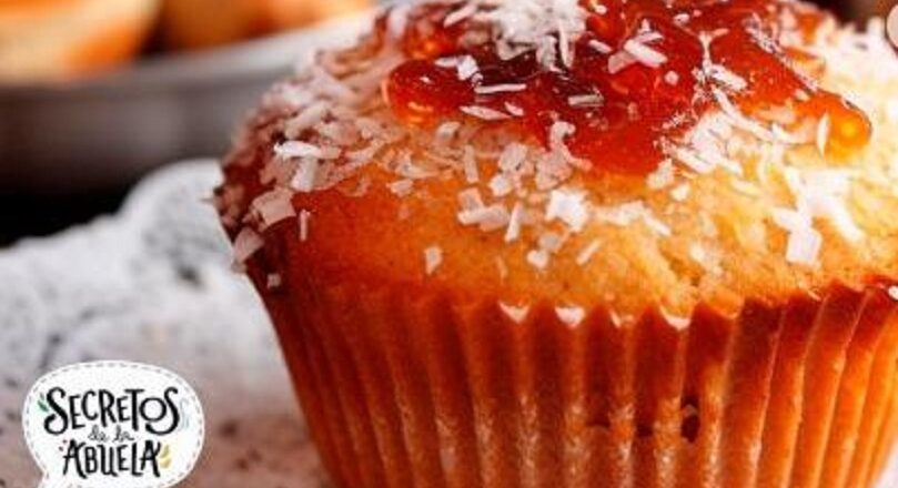 Cupcake con corazón de guayaba