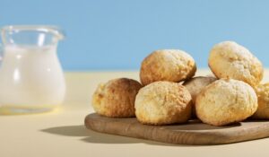 LA LECHE COMPLETA EN POLVO ASEGURA UNA NUTRICIÓN ADECUADA A LAS PERSONAS SANAS QUE LA CONSUMEN