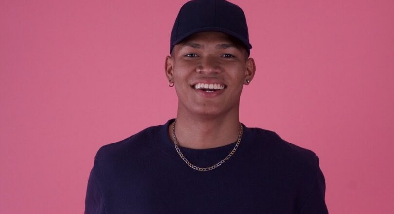 RIK, sigue revolucionando la escena musical con su último sencillo «Polvo Sano»