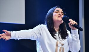 “Un Llamado” lo Nuevo de la talentosa Rosa Virginia