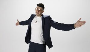 Rubén Alegría lanza su nuevo sencillo y vídeo «¿Por qué La Extraño?»