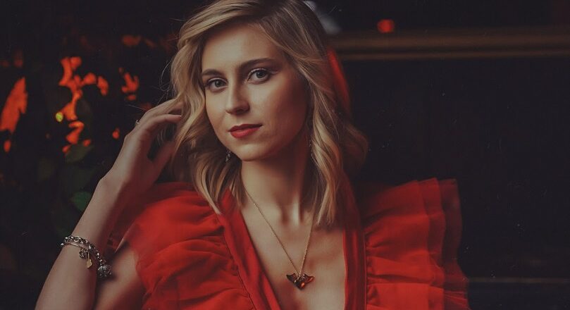 Sophia Angelica muestra sus dos facetas en «Parte de Mí»