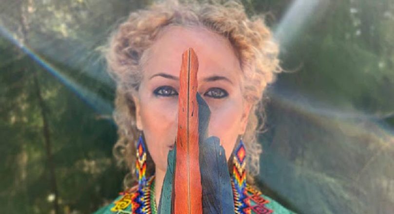 Teresa De Jesús entona un rito de sanación en “Bendición del útero”