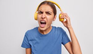 10% y 15% de la población mundial puede ser afectado por Tinnitus