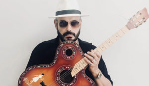 Raíces italianas, flamenco y pop: Tom Sinatra presenta “Aire Aire” desde Sicilia