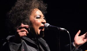 Trina Medina lanza su página web oficial