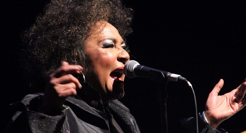 Trina Medina lanza su página web oficial