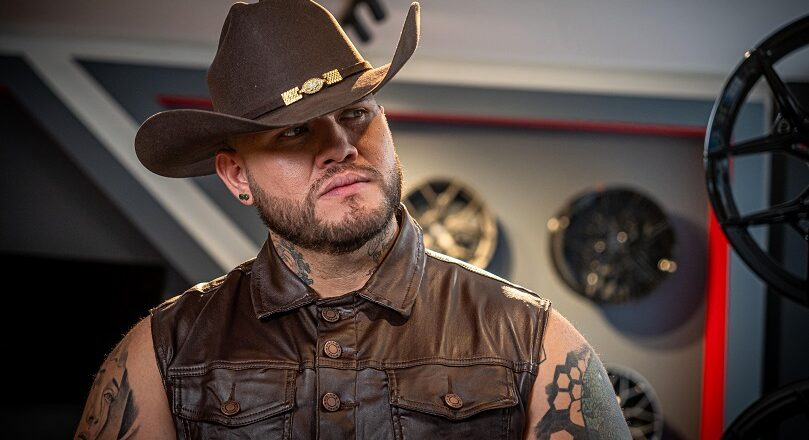 MILLER SEBÁSTIAN regresa a la escena popular con ‘EL CANTANTE’