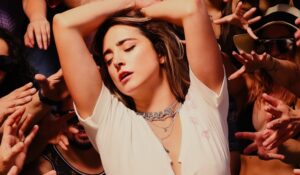 Vale Cox Presenta «La Malquerida»: Una Cumbia Fresca y Sensual que Fusiona Tradición y Modernidad