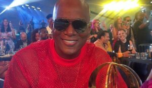 Willy García dedicó a los muchachos de su fundación «Yo Tengo Fe», el homenaje recibido en Premios Heat 2024